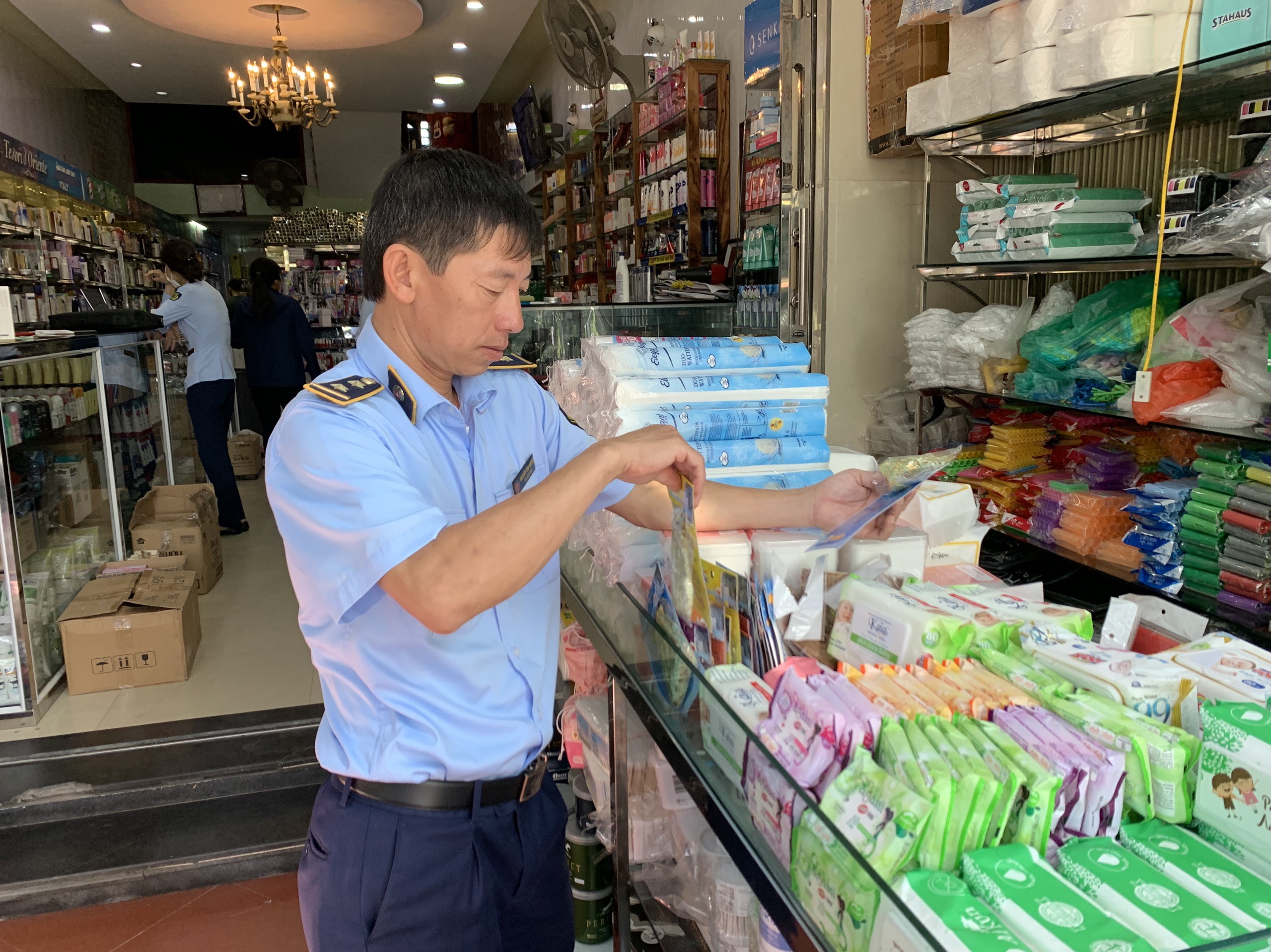 Nam Định: Tạm giữ hơn 1.000 sản phẩm mỹ phẩm có dấu hiệu nhập lậu